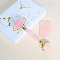 Ensemble de rouleau et de Gua Sha en quartz rose naturel, marque privée OEM - Outils faciaux en jade rose avec logo personnalisé et coffret cadeau de luxe haut de gamme