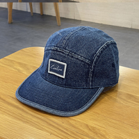 Gorra de Camper Plana de Mezclilla Estilo Retro de 5 Paneles Personalizada con Bordado a Mano y Logotipos de Parche