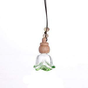 Flacon de parfum en verre coloré en forme de rose de 8 ml, diffuseur d'huiles essentielles parfumées avec couvercle en bois pour désodorisant de voiture - Product Image 6