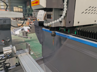 Machine de perçage et de fraisage CNC automatique économique pour l'aluminium, avec PLC et moteur, pour les petites usines de fenêtres