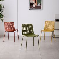 Chaise d'appoint en plastique avec structure métallique, idéale pour la maison, le bureau, les visites, les conférences scolaires et les loisirs – Nouveauté très prisée