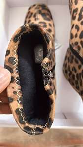Bottines rondes à la mode hivernale avec éléments sexy à imprimé léopard, à fond plat et à fermeture éclair au dos. - Product Image 5