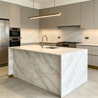 Marbre naturel effet aurore boréale, disponible en échantillons, idéal pour les îlots de cuisine et les tables basses de hall d'hôtel