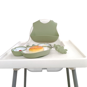 Juego de alimentación para bebés de silicona sin BPA, cuchara y tenedor, plato con babero y fuerte succión, con cubiertos y logotipo personalizado. - Product Image 4