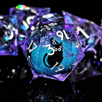 Dés à jouer polyédriques en résine liquide, peints à la main, écologiques, à bords vifs, avec paillettes galaxie, motif chat noir mignon, pour DND RPG TTRPG
