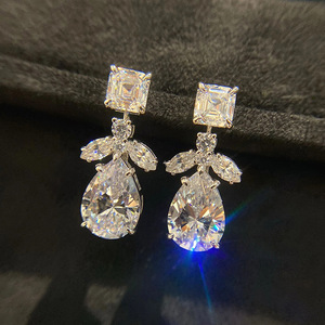 Orecchini Pendenti a Goccia per Sposa, Eleganti Gioielli Lunghi per Matrimonio e Fidanzamento - Product Image 3