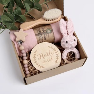 Set di Sonagli in Legno Ecologici e Non Tossici per Neonati, Giocattolo per Bambini con Dettagli all'Uncinetto, Ideale per Regali di Nascita e Baby Shower - Product Image 1