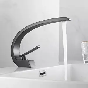 现代浴室水盆设计师意大利水龙头台下盆单手柄瀑布水槽豪华水龙头