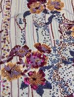 Tissu brodé en dentelle, parfait pour les robes de mariée, élaboré avec un style élégant et sophistiqué