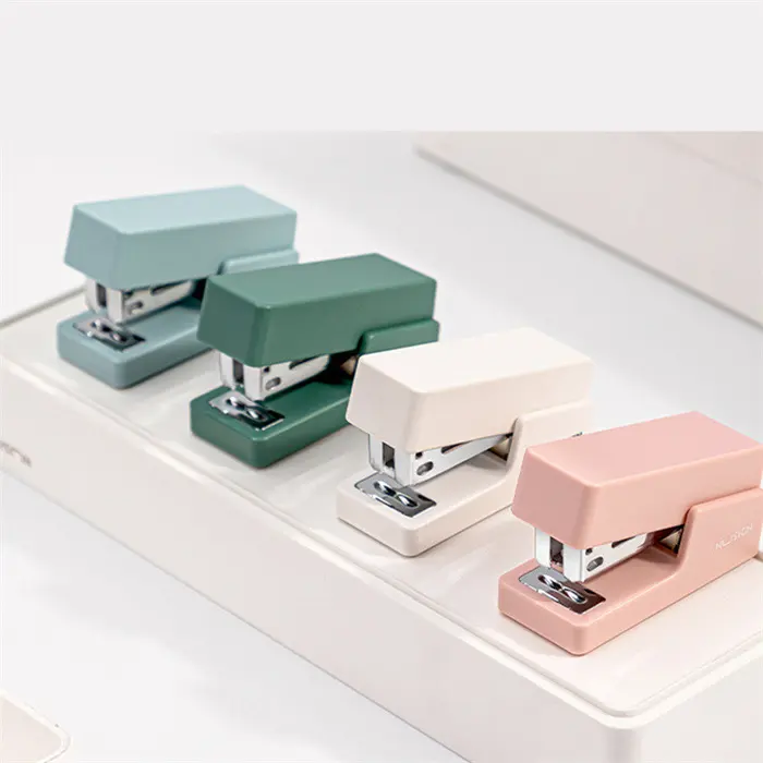 Tendance bureau fournisseurs papeterie agrafeuse outil de reliure papier coloré Mini métal en gros nouveau Design belle japon manuel