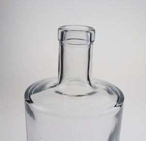 Nhà Máy Chuyên Nghiệp Bán Buôn Chất Lượng Tuyệt Vời Yuncheng 700ML Rum Vodka Whisky Chai Thủy Tinh - Product Image 6