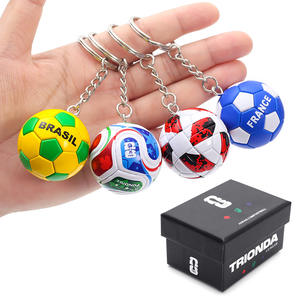 Porte-clés Ballon de Football Édition Spéciale États-Unis-Canada-Mexique 2026 avec Pendentif Drapeaux Nationaux C. Ronaldo pour Boîte Cadeau Souvenir AS1 - Product Image 5