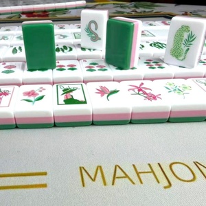 Fichas de Mahjong Americanas Personalizadas con Ilustración de Plantas en Contraste Rosa y Verde, Estilo Selva Tropical, para Fiestas de Amigas - Product Image 6