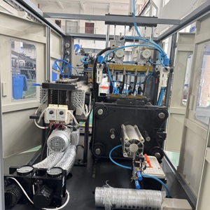 Máquina Automática <span class=keywords><strong>de</strong></span> Moldeo por Soplado <span class=keywords><strong>de</strong></span> PET <span class=keywords><strong>de</strong></span> Dos Etapas para Bebidas Gaseosas <span class=keywords><strong>de</strong></span> 1.5 <span class=keywords><strong>Litros</strong></span> - Product Image 5
