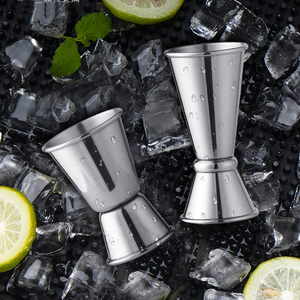 Jigger Doble Delgado de Acero Inoxidable Moderno y Ecológico de 25/50 ml Personalizable con Logotipo para Medir Vino y Cócteles en Bares - Product Image 2