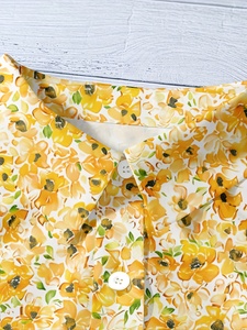 Blusa Unisex con Cuello Camisero, Estampado Floral, Mangas Abullonadas, Opción de Logotipo Personalizado, Tela Ecológica Antiarrugas para Oficina - Product Image 3
