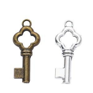 Pendentif porte-clés squelette découpé en forme <span class=keywords><strong>de</strong></span> feuille porte-bonheur, en alliage <span class=keywords><strong>de</strong></span> bronze antique, style vintage, pour décoration <span class=keywords><strong>de</strong></span> broche <span class=keywords><strong>de</strong></span> chapeau steampunk - Product Image 1