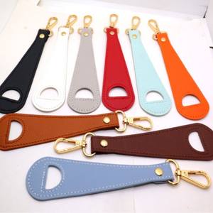 Clip de chapeau en cuir pour sac à dos avec crochet et sangle pour le rangement des casquettes de baseball, accessoire de voyage, couleur marron - Product Image 5