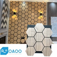 Panneau acoustique hexagonal en bois insonorisant pour le traitement des studios et la décoration murale intérieure