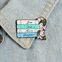 Livre de haute qualité épinglette en gros métal artisanat amoureux des livres mignon dessin animé épingles Badge LOGO personnalisé lettre émail doux épingles livre