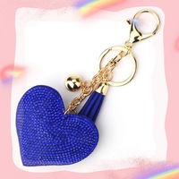 Porte-clés en forme de cœur, couleur unie, avec pendentif breloque pour sac, mignon et moderne, avec pompon