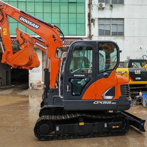 Mini-excavatrice sur chenilles Doosan DH55, couleur verte, hydraulique, équipement de construction - Product Image 4