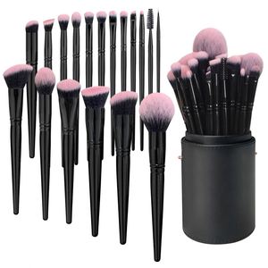 Juego de 18 Brochas de Maquillaje Profesionales de Lujo al por Mayor, con Logotipo Personalizado, de Madera, Veganas, para Base y Corrector, Color Negro - Product Image 1