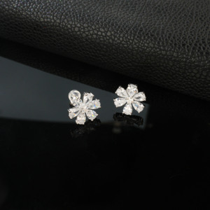 925 Silver Cubic Zirconia Flower <b>Stud</b> Earrings, Hypoallergenic Sparkling Five-Petal Zircon Earrings for Women, Daily & Gift UseV - Product Image 4