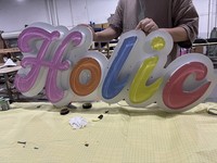 Letrero Luminoso LED Personalizado con Letras 3D de Acrílico y Efecto Neón para Negocios