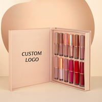 Boîte cadeau magnétique rouge faite à la main avec insert en EVA, emballage personnalisé pour rouge à lèvres et gloss cosmétique en matériau mat