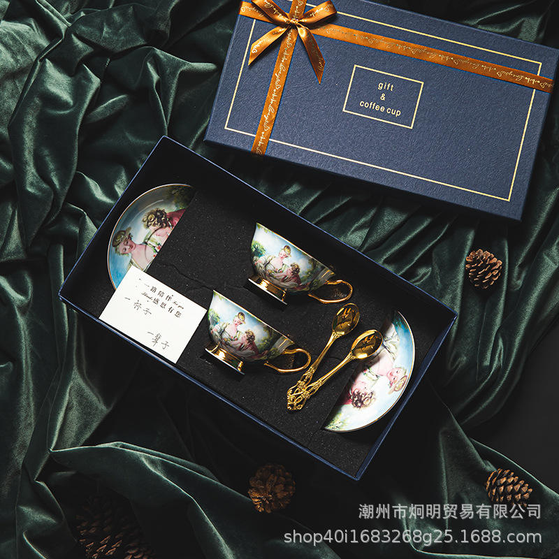 2 ถ้วย 2 จาน 2 ช้อน กล่องของขวัญสุดหรู