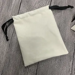 Luxuriöse umweltfreundliche kundendefinierte velourtuschen mit zugband verpackung geschenk tasche schmuckbeutel mit logo