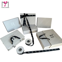Boîtes cadeaux rigides magnétiques avec logo personnalisé, impression UV, estampage à chaud et ruban pour emballage de boutique