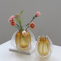 Bixuan Vase en verre à pétales soufflé à la main sculptural givré clair doré ambre Bloom Designs pour arrangements floraux décor à la maison