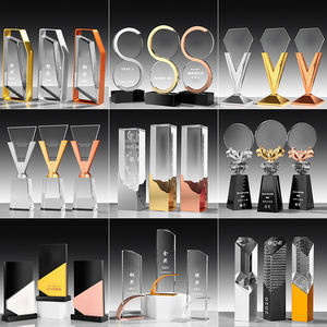 I trofei del premio di cristallo vuoto K9 all'ingrosso personalizzano gli scudi e il trofeo di cristallo con Logo inciso al Laser 3d - Product Image 2