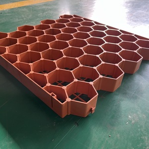 Système de grille en plastique durable pour le contrôle de l'érosion du sol et la gestion des pentes - Product Image 1