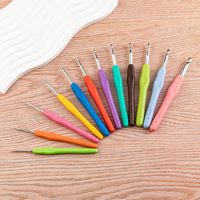 Crochet en aluminium 8 mm avec manche souple coloré, aiguille à tricoter taille unique pour débutants, idéal pour pulls et motifs floraux