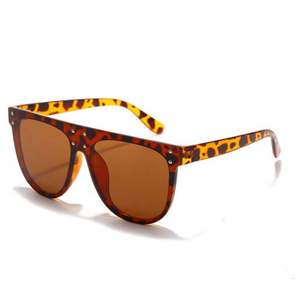 Lunettes de soleil carrées surdimensionnées tendance rétro personnalisées avec logo UV400 pour femmes, vente chaude 2021 - Product Image 3