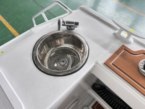 Catamarán de Pesca de Aluminio de 8.8 Metros con Cómoda Cabina - Product Image 5