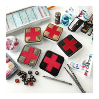 Parche Médico Personalizado con Logotipo Bordado de Cruz Roja en Tela Vaquera, Parches Decorados con Encaje 3D
