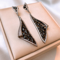 Nouveau style de boucles d'oreilles en plaqué or avec zircon Jhumka perle de Bohême pendantes Chic design de lustre pour femmes