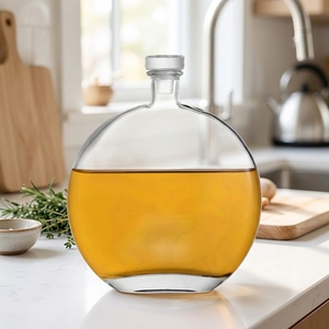 Bouteilles de spiritueux en verre cristal de couleur personnalisée, forme plate, 200ml/500ml, scellées au bouchon, pour vin, vodka, <span class=keywords><strong>tequila</strong></span>, brandy, spiritueux énergisants - Vente en gros - Product Image 1