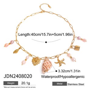 Collar de Verano para Playa con Dijes de Conchas, Perlas de Imitación y Estrellas de Mar en Acero Inoxidable con Baño de Oro PVD de 18K para Mujeres y Niñas - Product Image 3