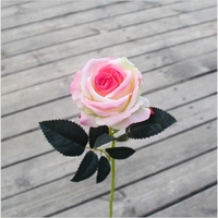 Roses en velours décoratives de haute qualité pour la décoration de mariage en gros, fleurs artificielles en velours
