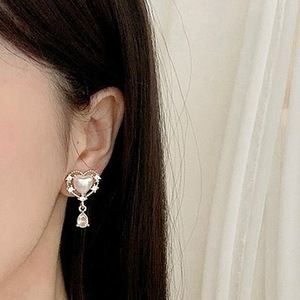 Orecchini a Perno Vintage a Forma di Cuore con Perla, Gioielli Eleganti e alla Moda per Donne - Product Image 6