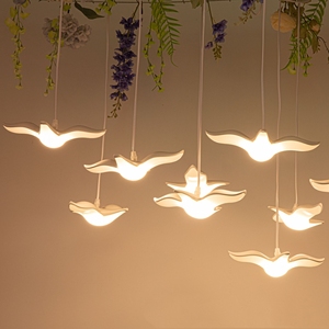 Lámpara Colgante Decorativa con 10 Cabezas de Gaviota, Luz Decorativa de Pájaro Volador Brillante para Decoración de Bodas y Escenarios - Product Image 1