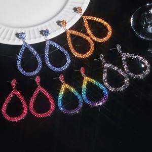 Boucles d'oreilles pendantes longues et luxueuses avec strass super brillants, géométriques colorées, creuses, simples, bijoux à clous, cadeau pour femme - Product Image 2