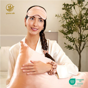 Heißbegehrte Geschenksets Luxus-Geschenkset aus Seide mit Kissenbezug und Augenmaske in einer Box - Product Image 2