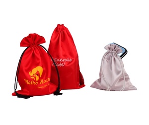 Sac à cordon en satin imprimé avec logo personnalisé, pochette anti-poussière en satin de soie champagne doux pour bijoux, bagues, colliers, emballages cadeaux - Product Image 1