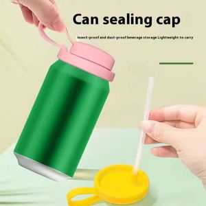 Couvre-boîte en silicone de style moderne avec trou pour paille, poignée de transport, étanche, anti-poussière, jetable, pour canettes de soda et de boissons - Product Image 3